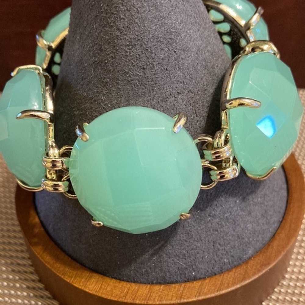 Kendra Scott “Cassie” LG  faceted sea foam green stone gold tone link bracelet